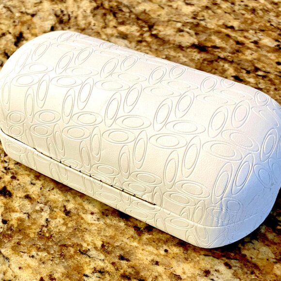 Oakley White Sunglasses Clamshell Case Textured Clean Cloth Bag Protection EUC - Picture 4 of 13